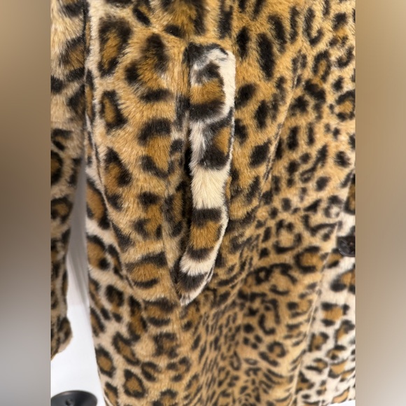 Leopard Coat Size Medium - Picture 3 of 4